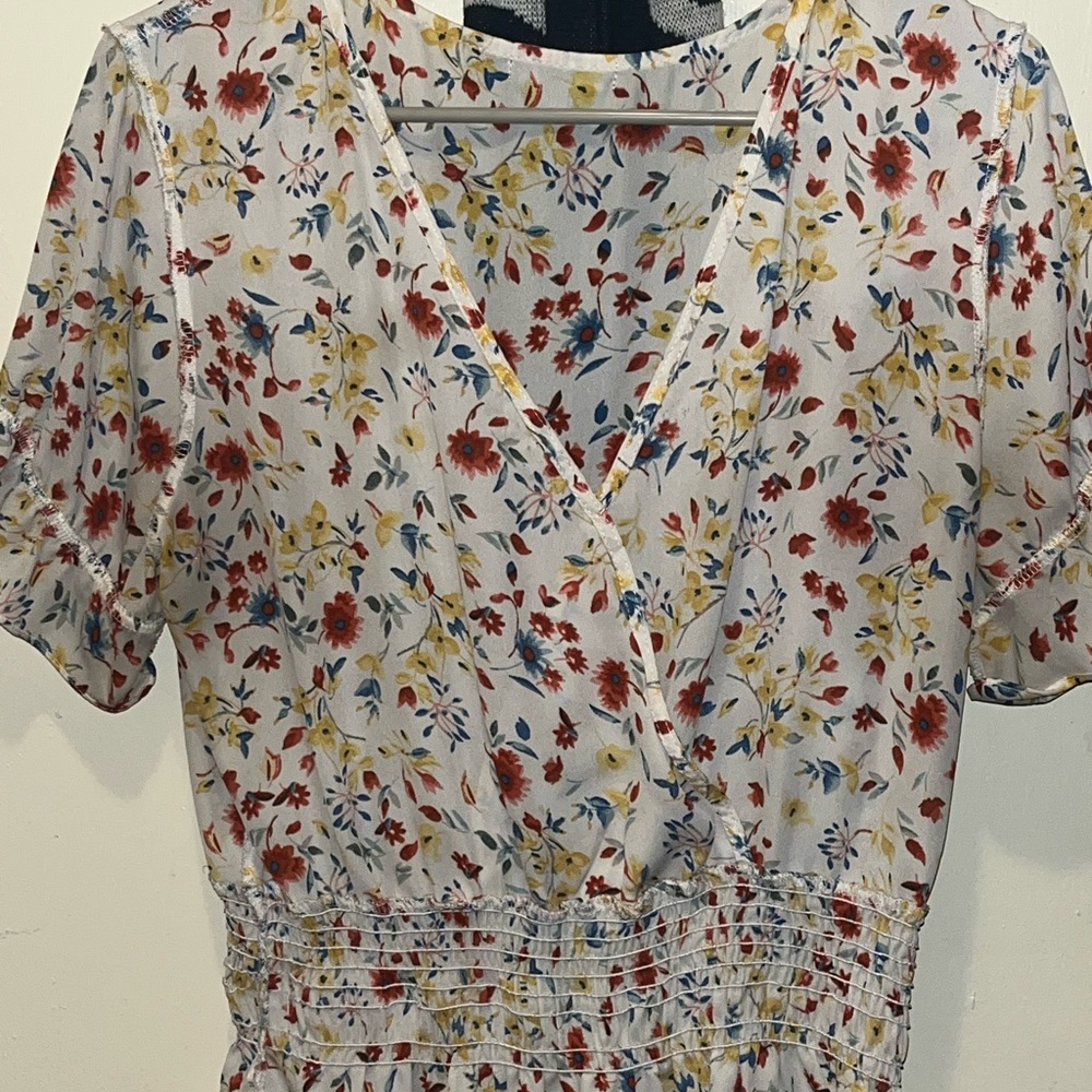 Spring flowered blouse very fresh and nice to go out